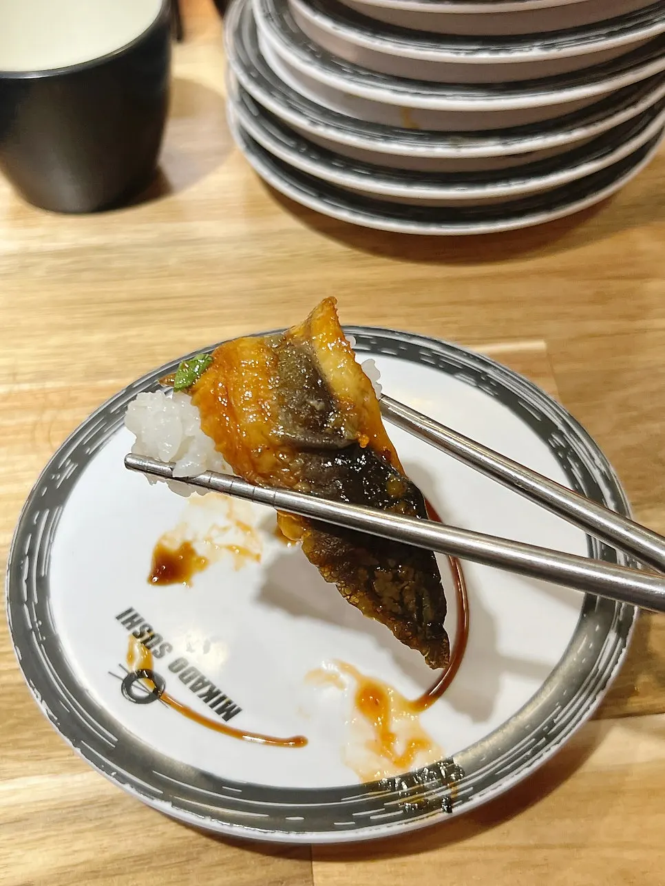 소스를 발라 구운 장어초밥