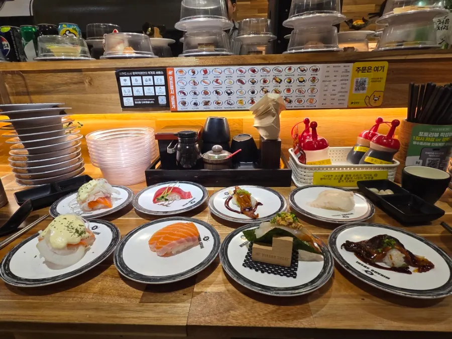 Recommended grilled salmon fried tofu and flatfish fin sushi