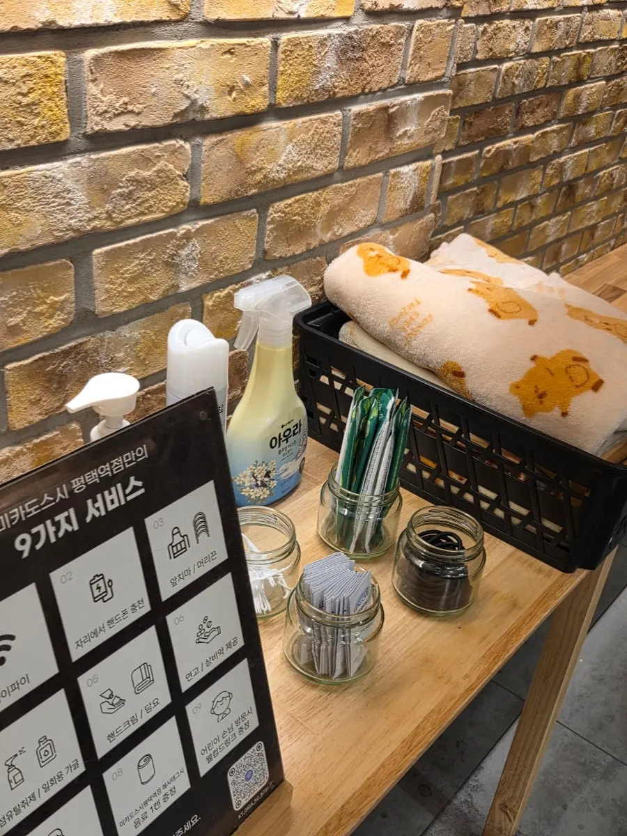 Hair ties and blankets provided in the restaurant