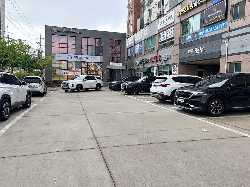 Entrance of Mikado Sushi Chungnam Seosan Branch and the surrounding restaurant row