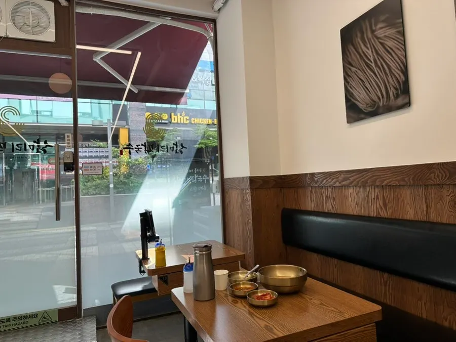 Full view of the dining hall at Samiri Makguksu Migeum Branch