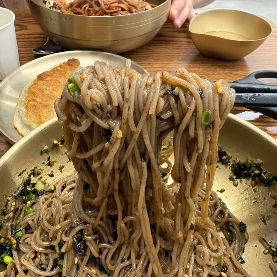 Chopsticks lifting a portion of perilla oil makguksu