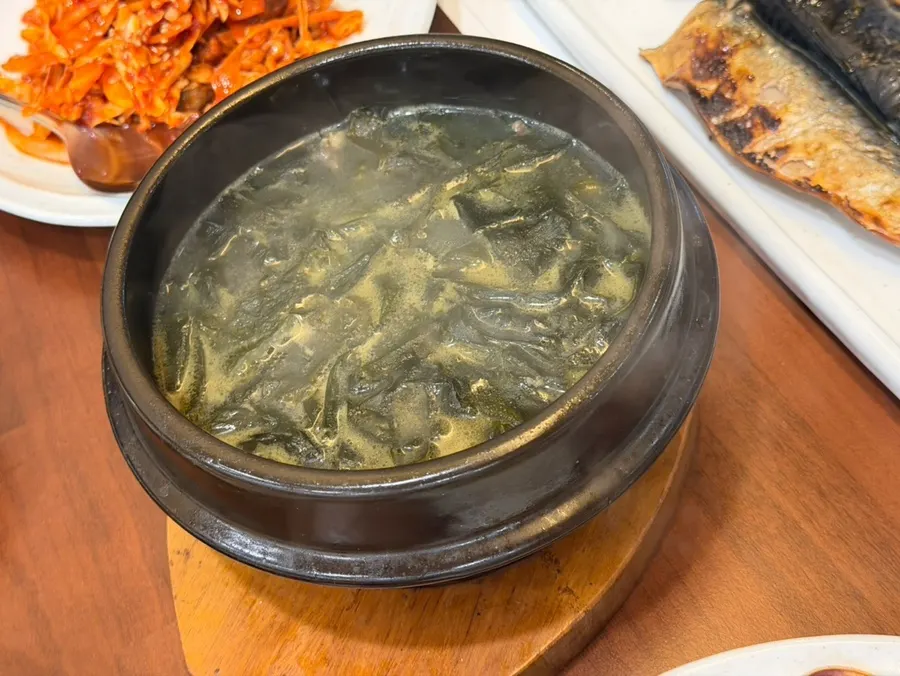 뜨끈하게 나온 소고기미역국
