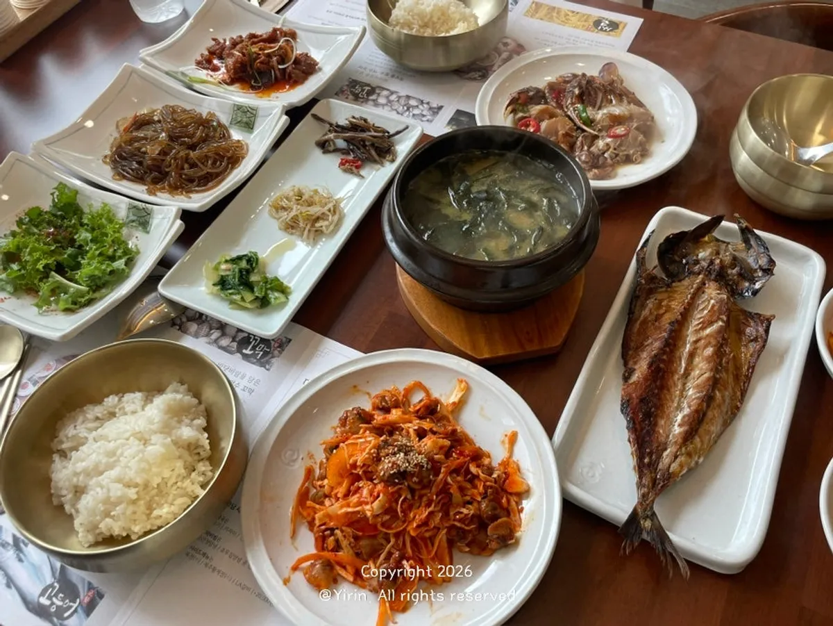Full Korean table spread at Mikodam Magok-Balsan Branch
