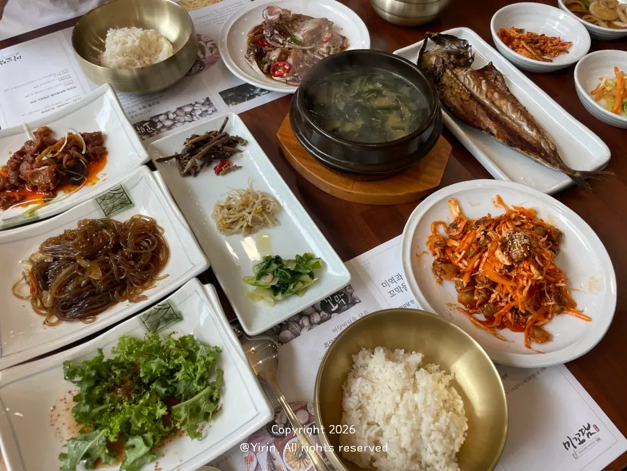 Base spread of the set for two at Mikodam