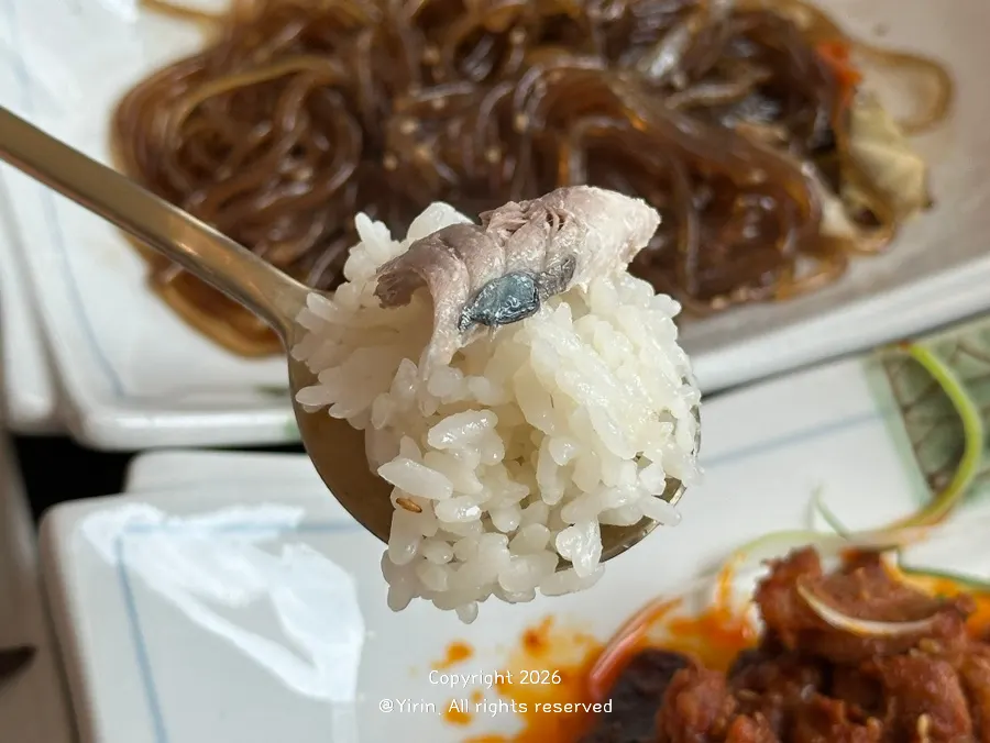 Mackerel flesh placed on top of rice