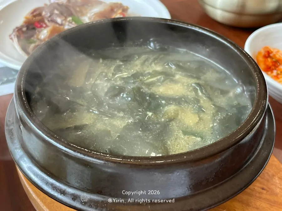 Beef seaweed soup in an earthenware pot