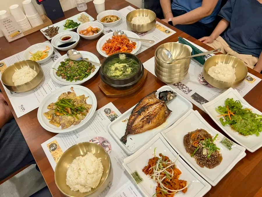 Fully packed 3-person set Korean table spread