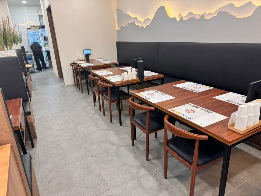 Open-room seating area at Mikodam Magok-Balsan Branch