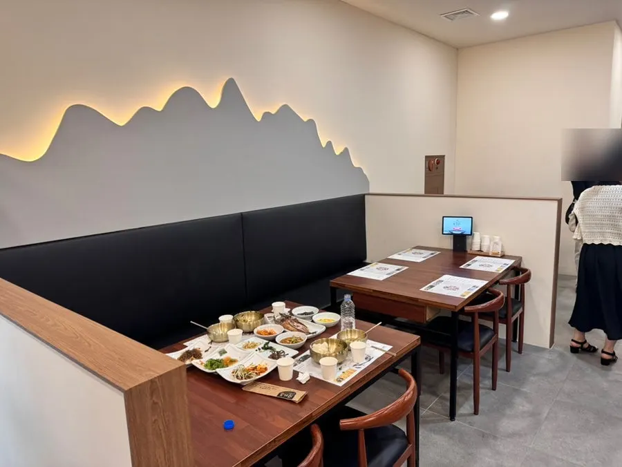 Dining hall atmosphere at Mikodam, great for family gatherings