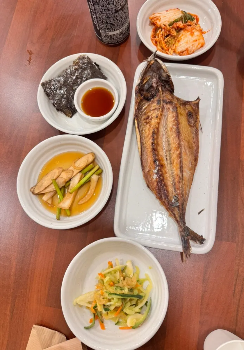 Seaweed soup served with the Mikodam 2-person set