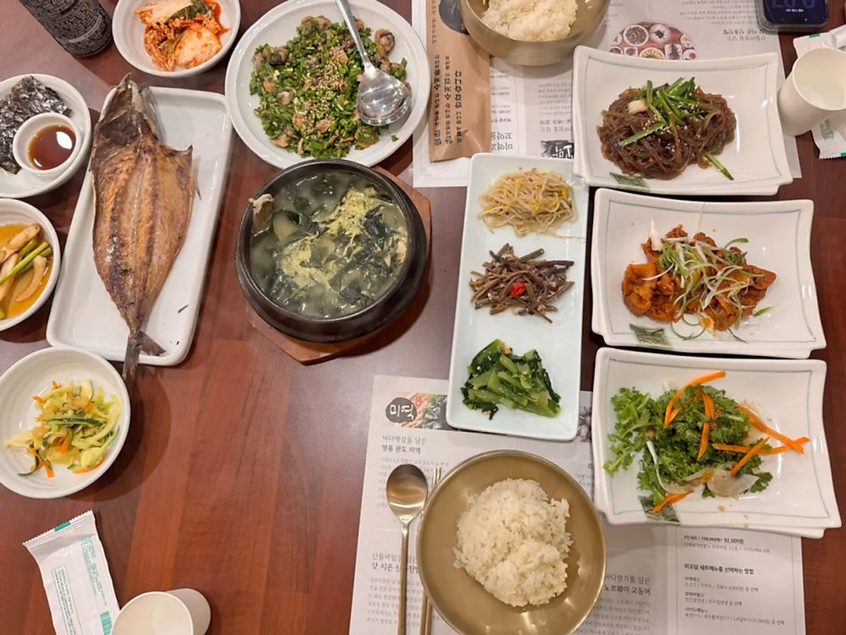 Pork stir-fry and grilled mackerel on the Mikodam table