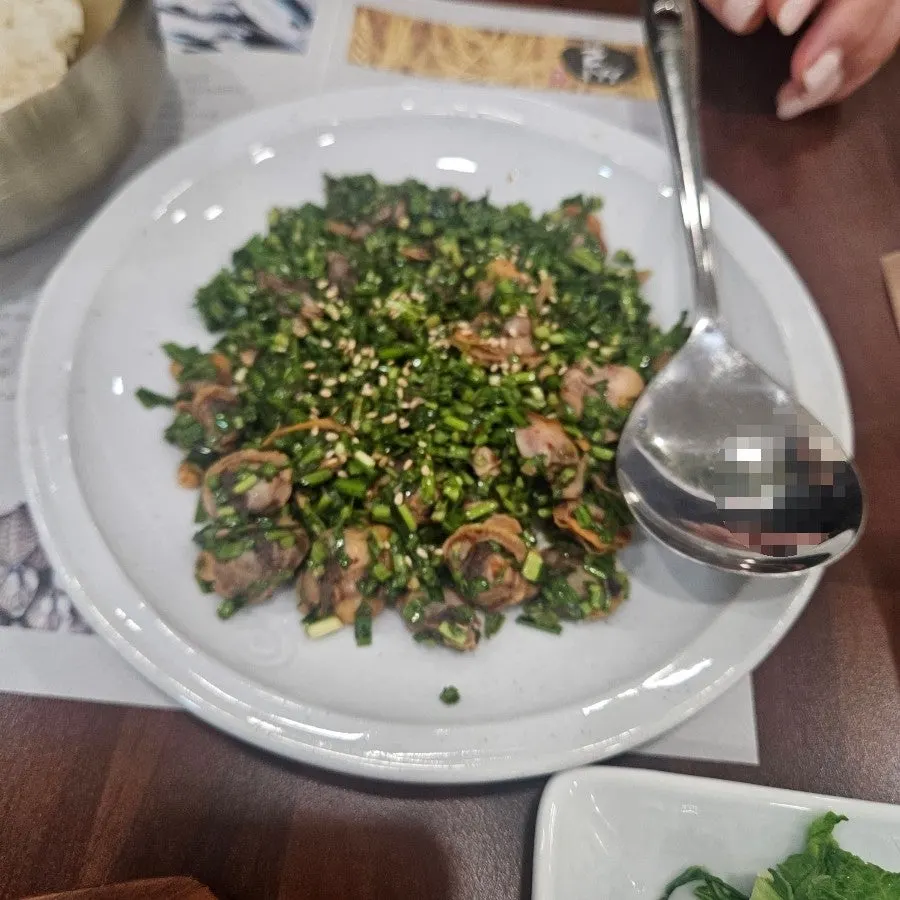 Savory beef seaweed soup