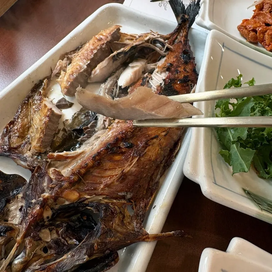 Spicy stir-fried pork and japchae side dishes