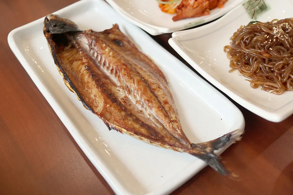 벌교·여수산 꼬막이 올라간 꼬막비빔