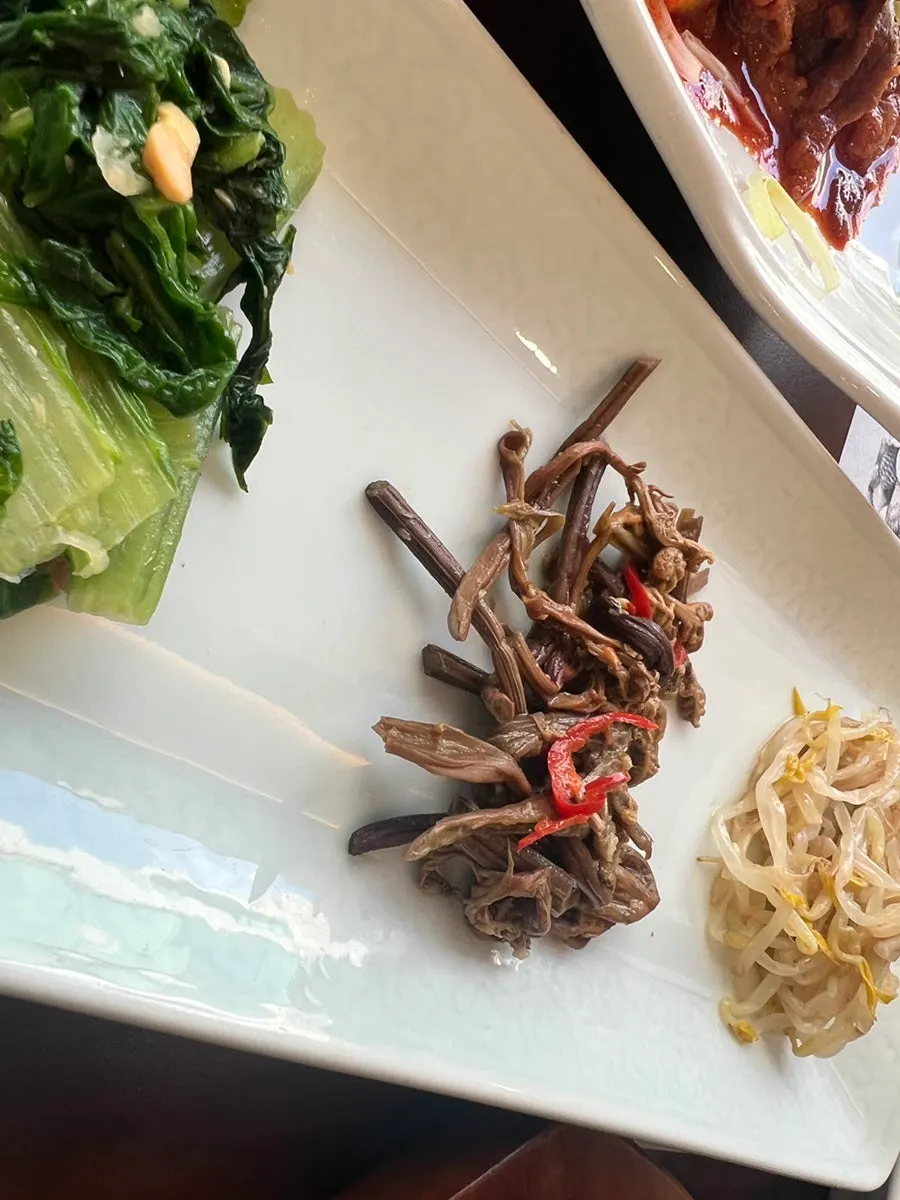 Full side-dish spread at Mikodam Magok-Balsan Branch