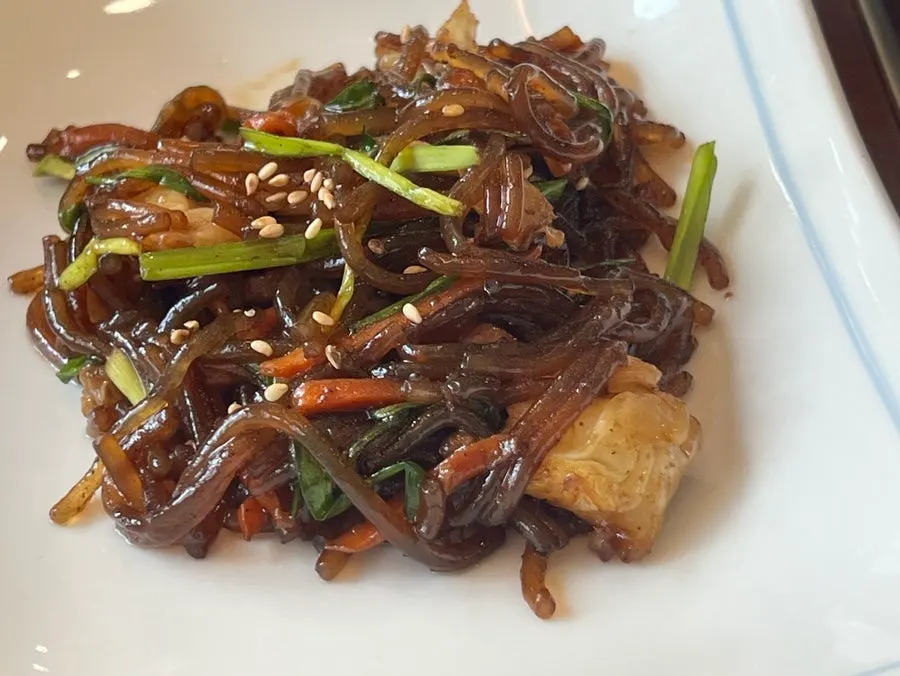 Refillable namul side dishes and pork stir-fry