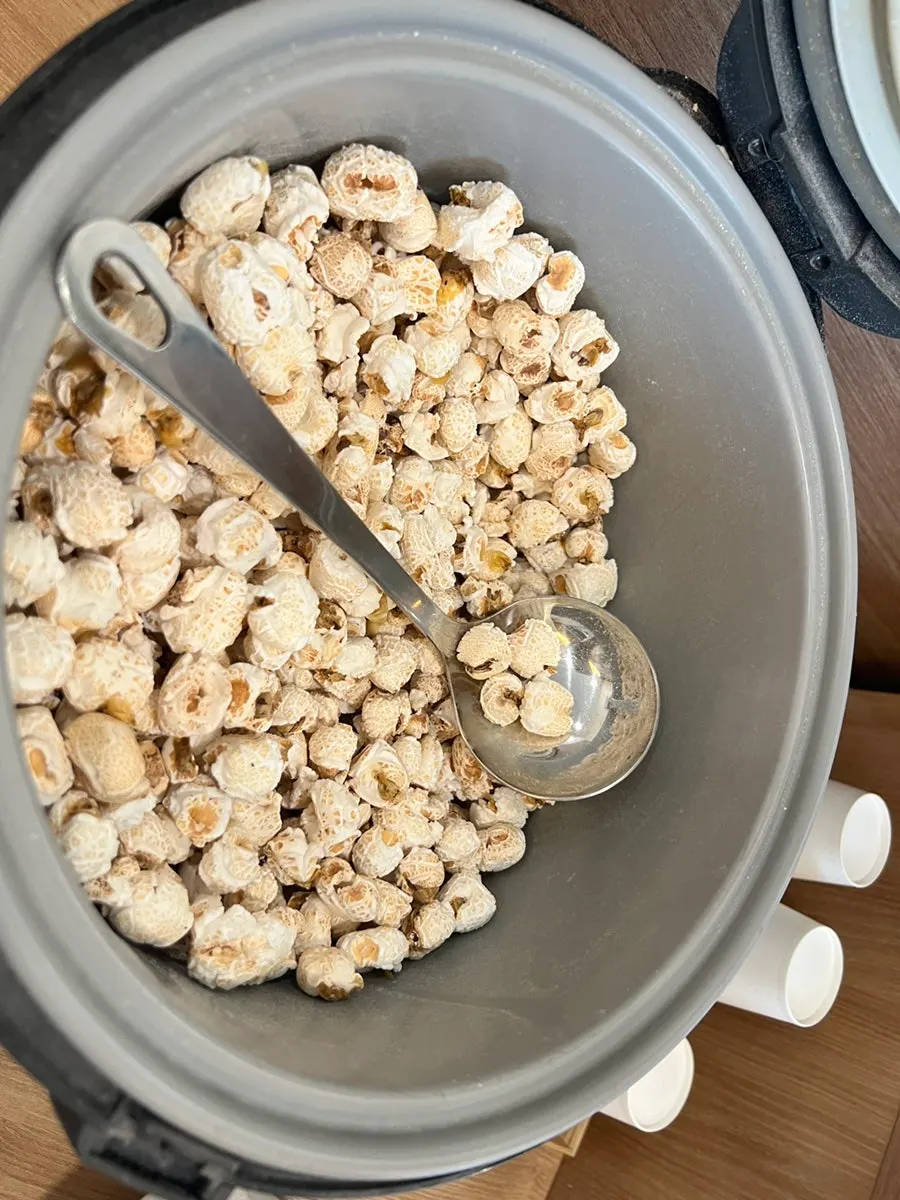 A rice bowl mixed with seasoned cockles