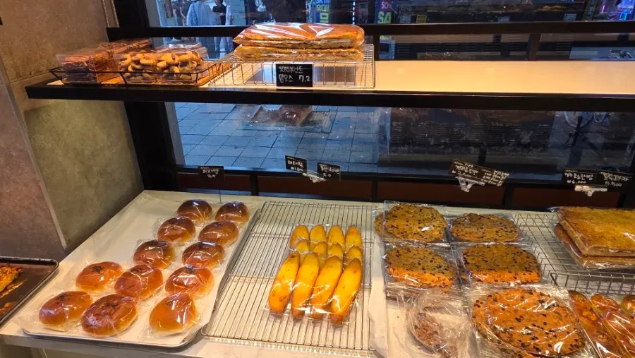 Bread arranged on shelves at Milbat Bakery Pyeongchon