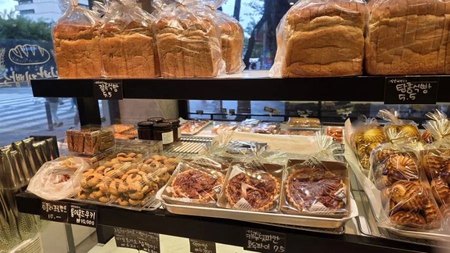 Choosing bread inside Milbat Bakery Pyeongchon