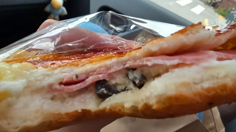 Napjaki filled with cream cheese and tomato