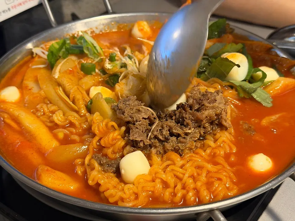 양 많은 밀떡팩토리 떡볶이 한 냄비