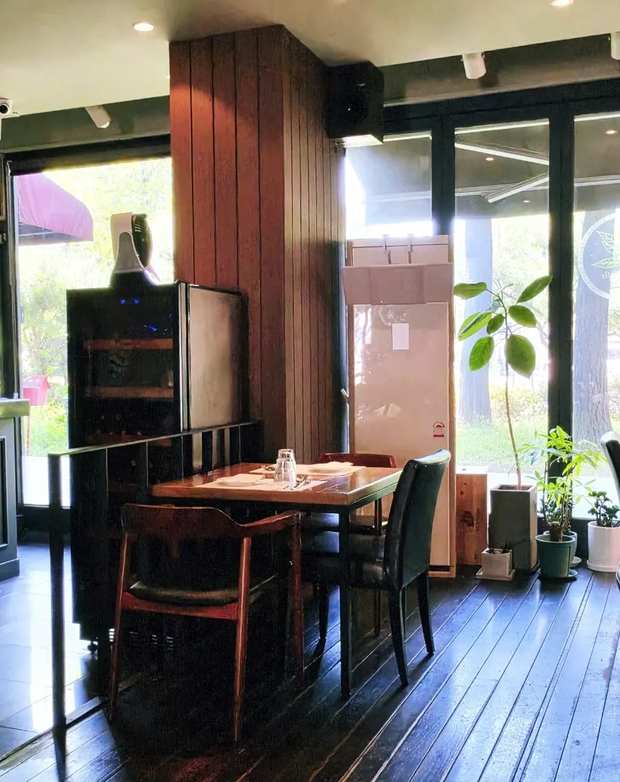 Millepollie's clean, relaxed interior