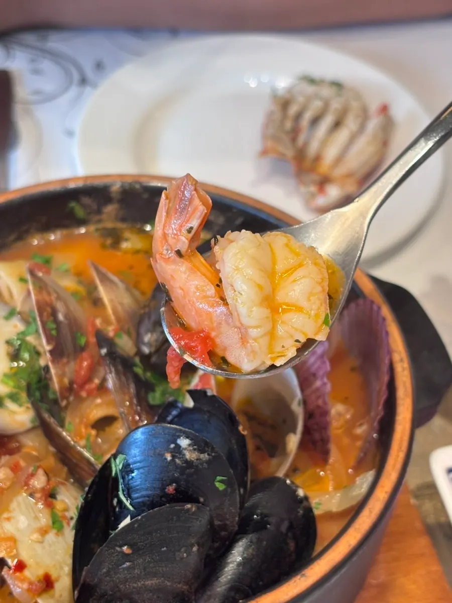 Plate of pesce pasta topped with seafood