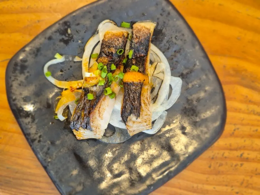 Side dish dasar dari set sashimi musiman