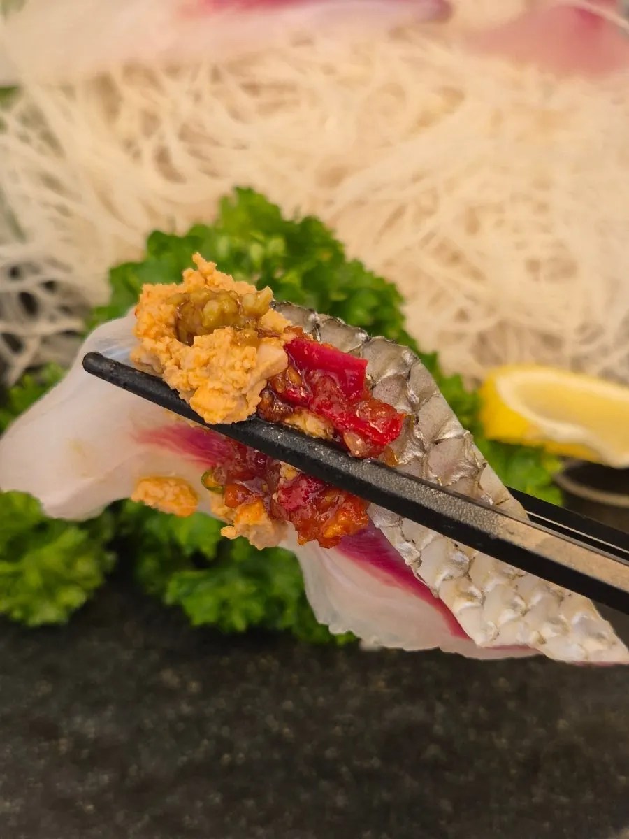 Sashimi musiman yang disusun per bagian ikan