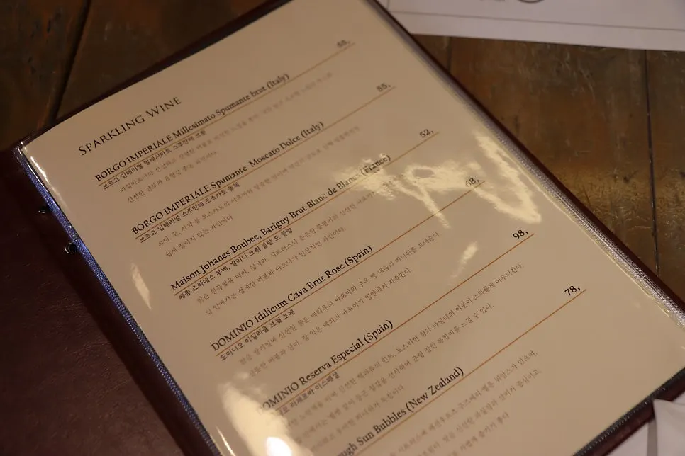 Menu listing pasta, pizza, and risotto