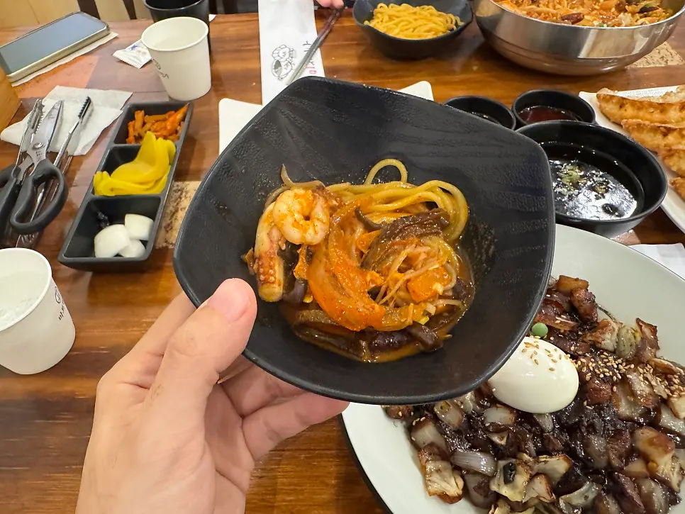 비벼낸 간짜장 면