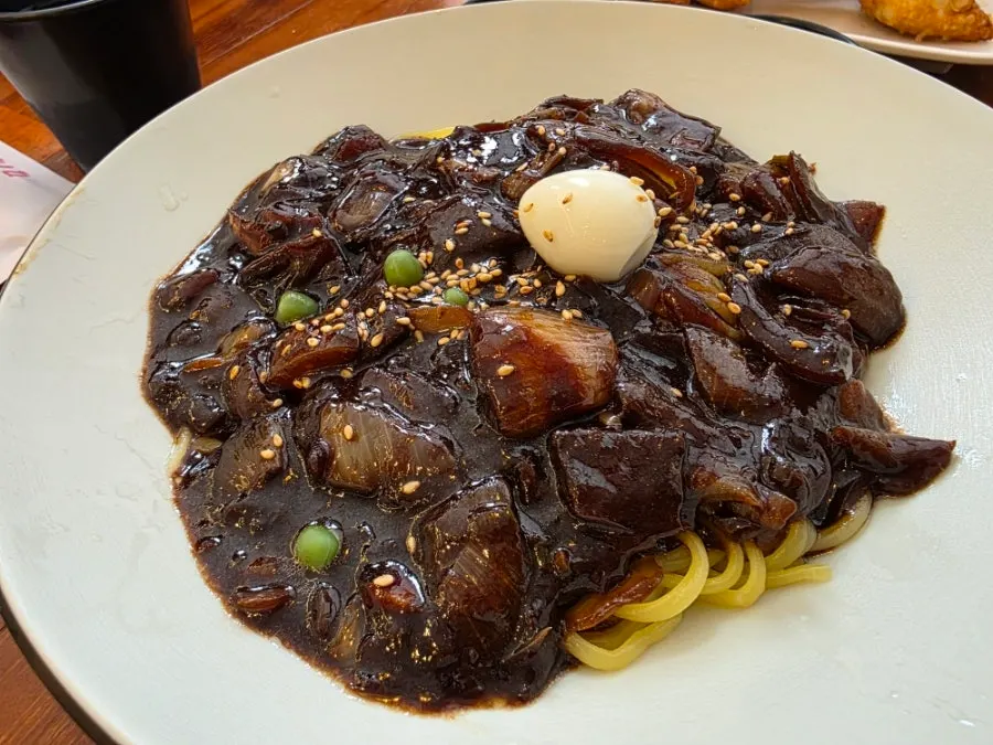 A bowl of Mimi China's jjajangmyeon stir-fried with vegetable juice
