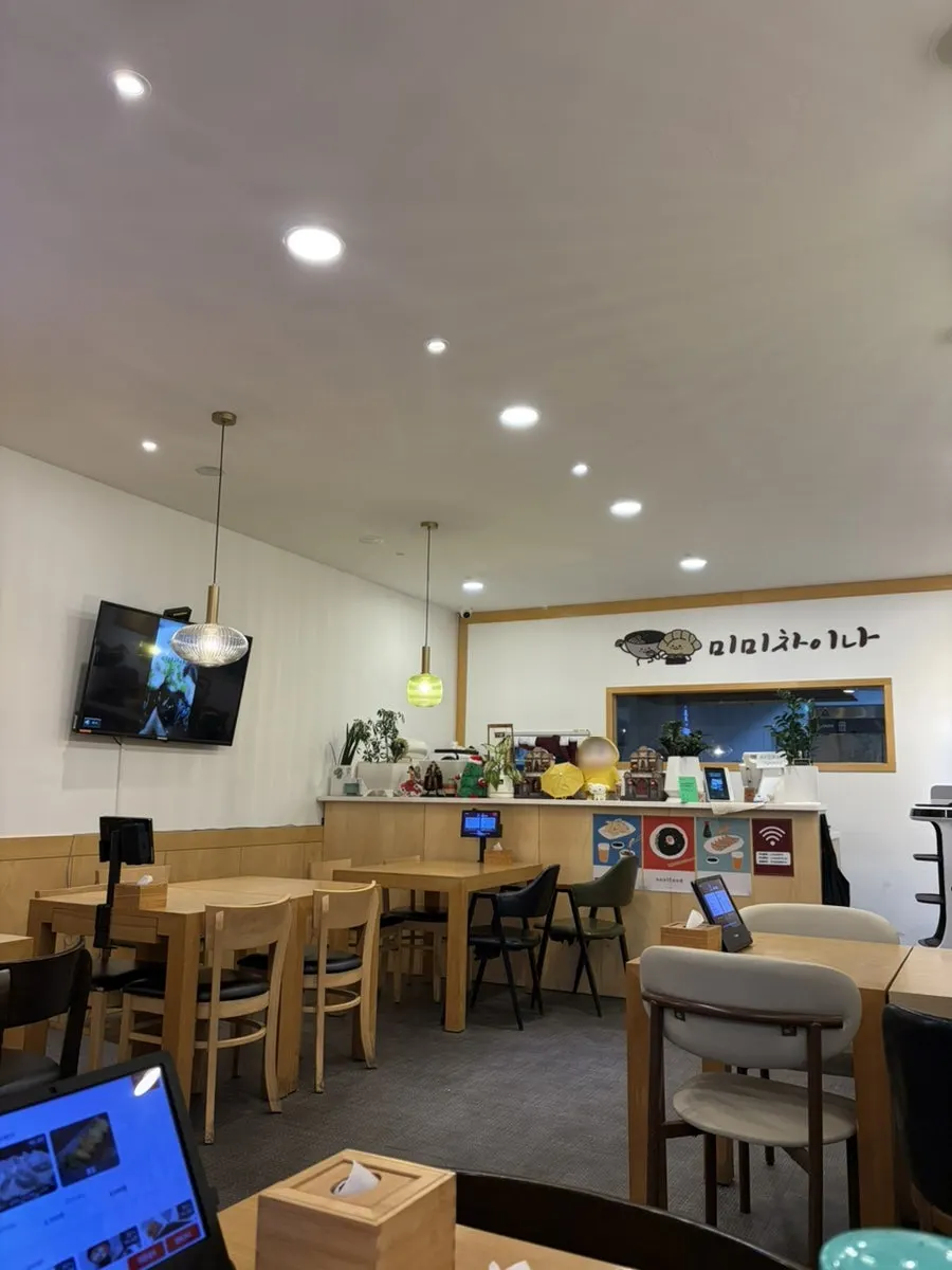저녁 시간 손님이 있는 미미차이나 홀