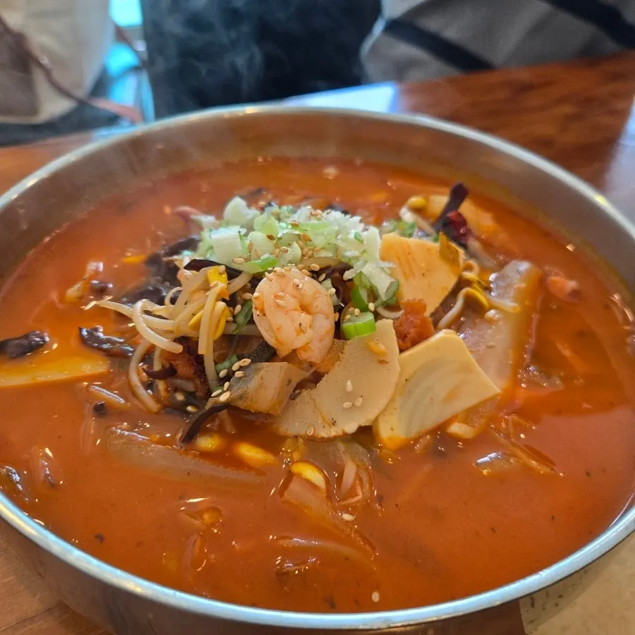 Sinmi jjamppong with seafood