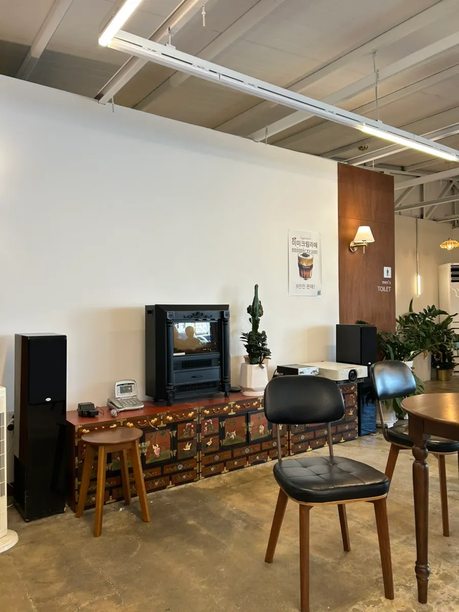 Tables and chairs at MIMI Coffee Mill