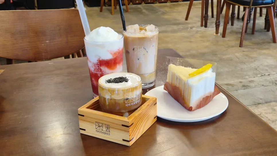 MIMI Coffee Mill's menu board