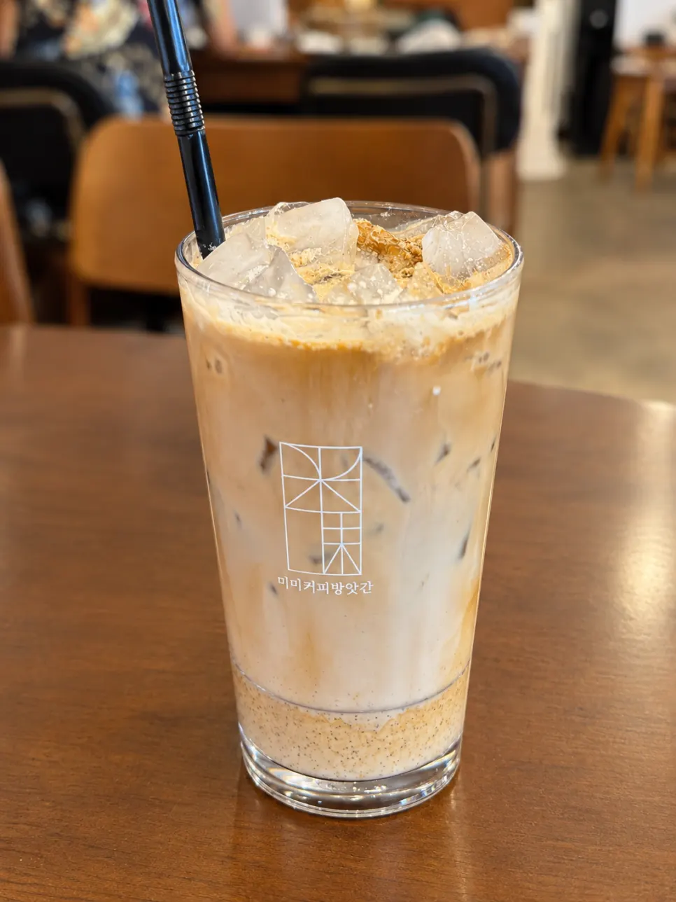 A cup of café vanilla bean latte