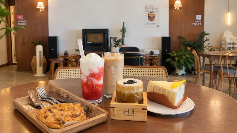 Overall view of MIMI Coffee Mill café