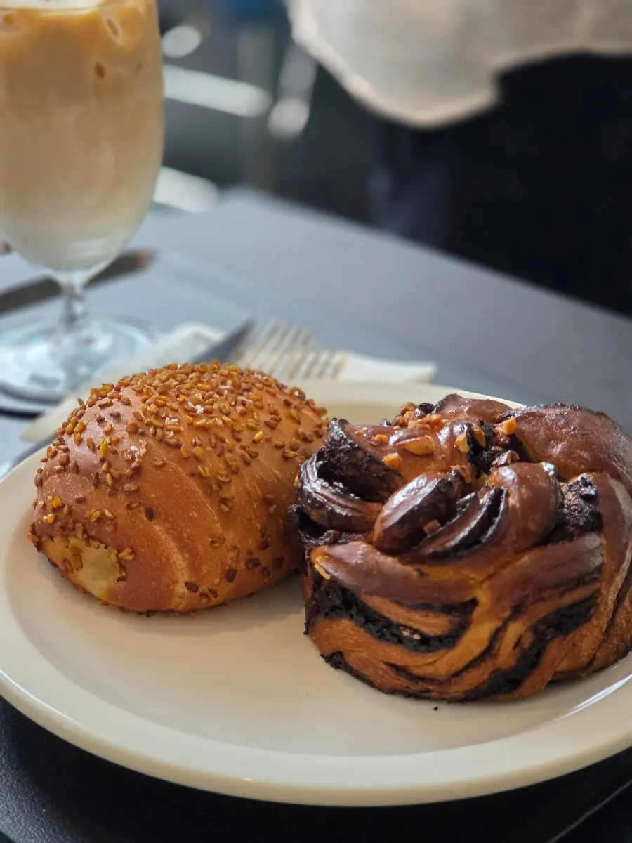 Original babka topped with almonds