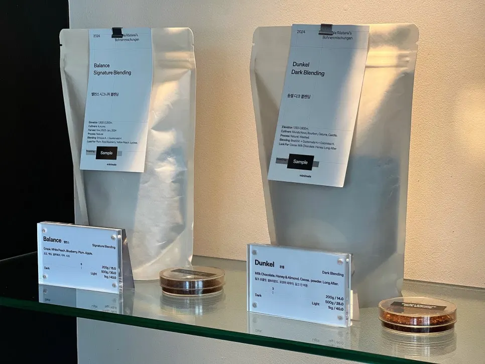 Display of beans and coffee products for home café use