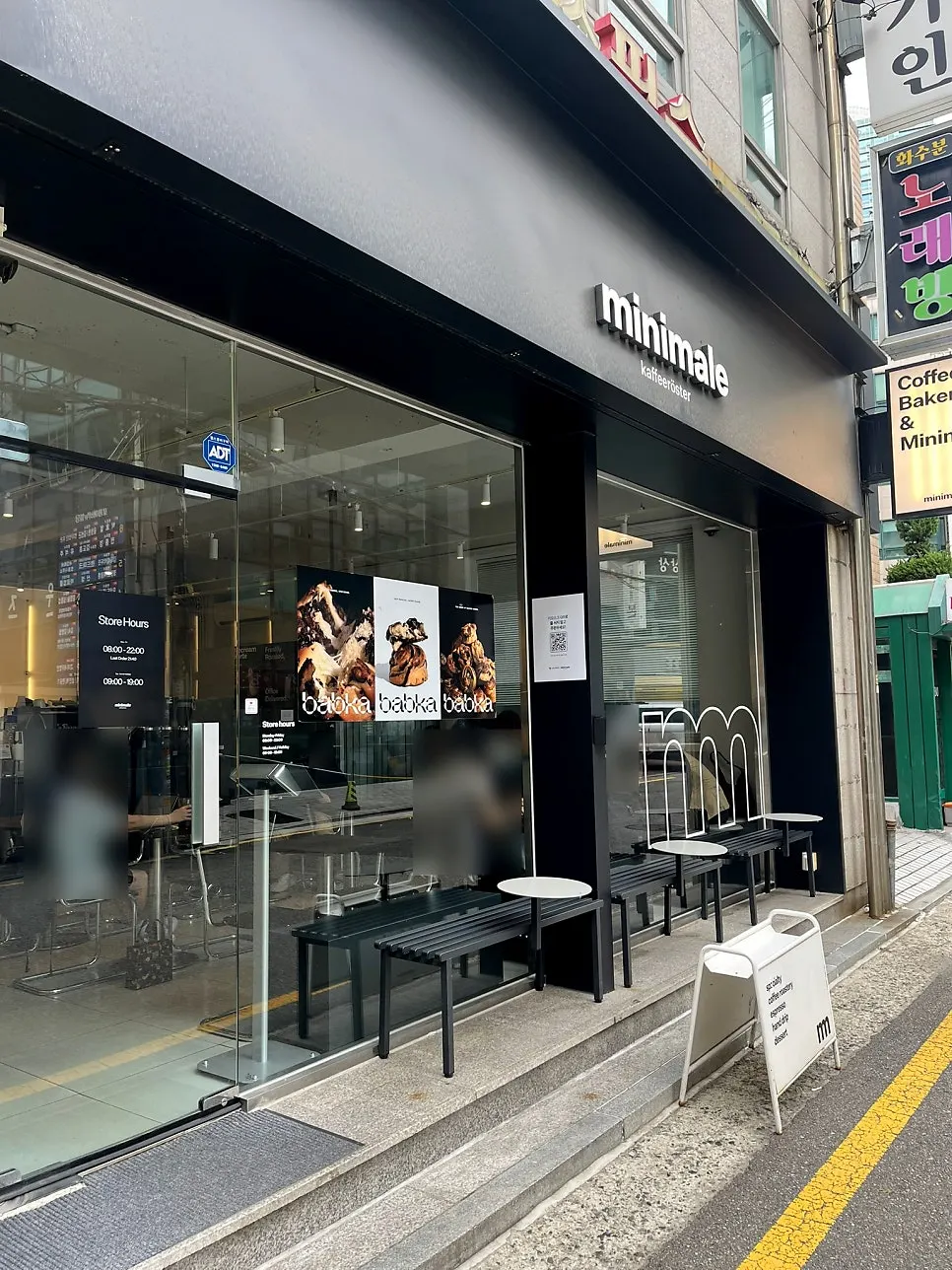 Mini Male's black exterior in the alley near Gyodae Station
