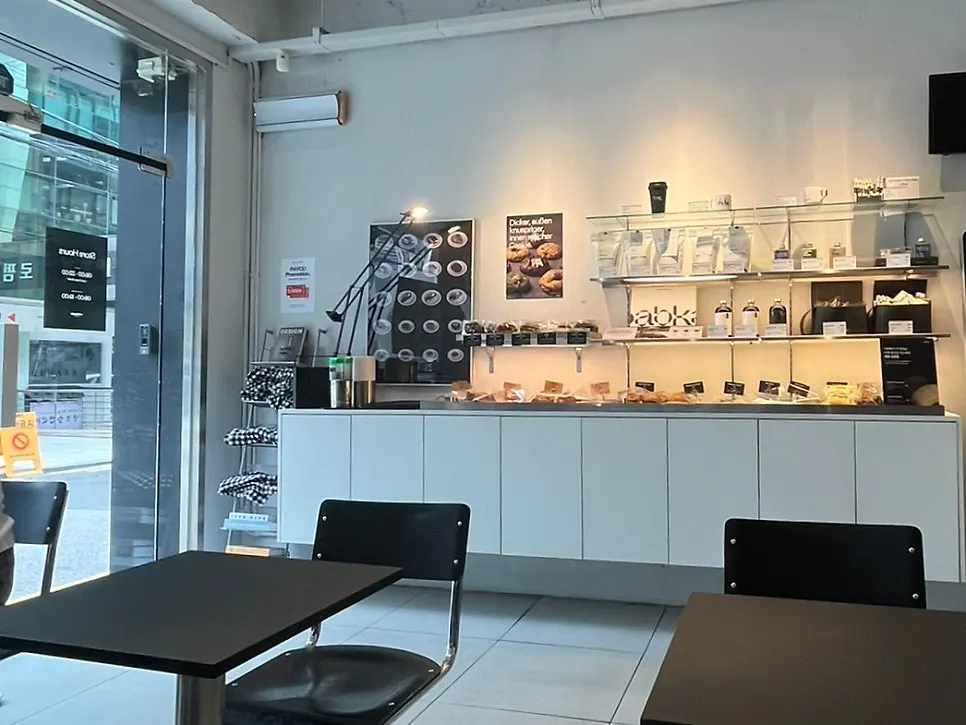 Full view of the bar counter at Mini Male Gyodae Court
