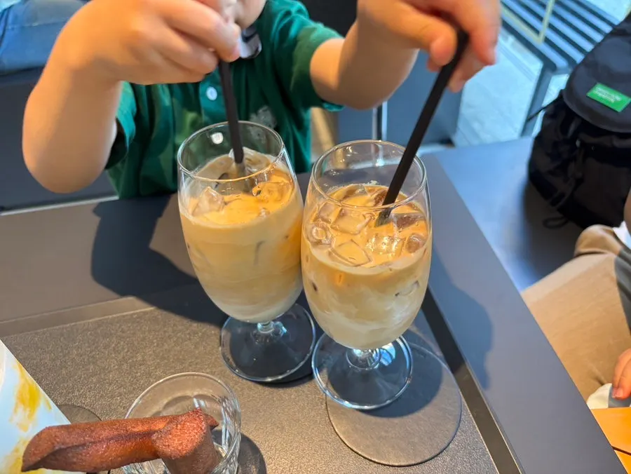 The Helsinki latte glass after being mixed