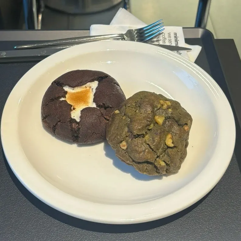 Helsinki Latte served with handmade New York cookies