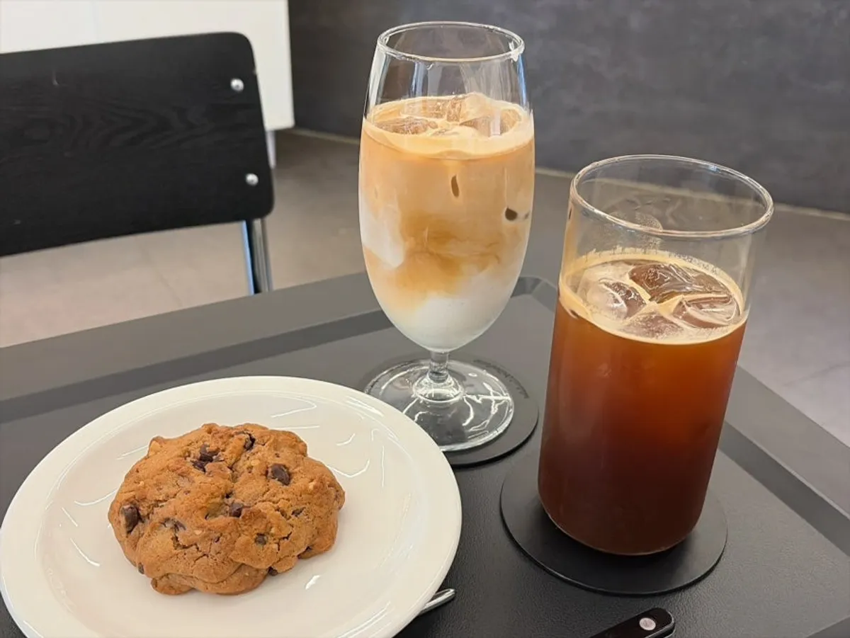 Order of Helsinki Latte, Americano, and levain cookie