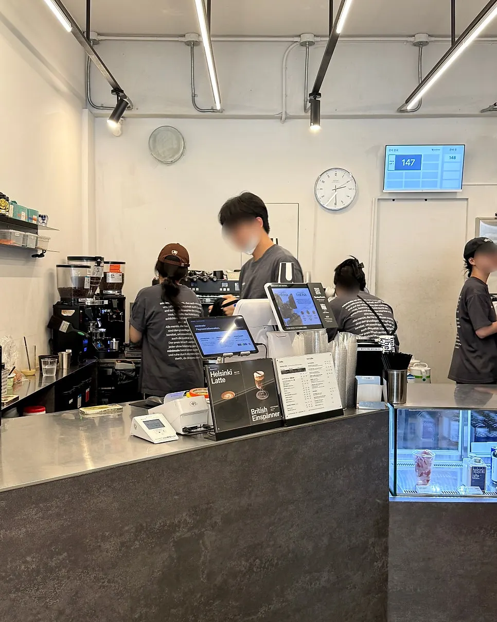 미니말레 양재본점 카운터와 커피 바