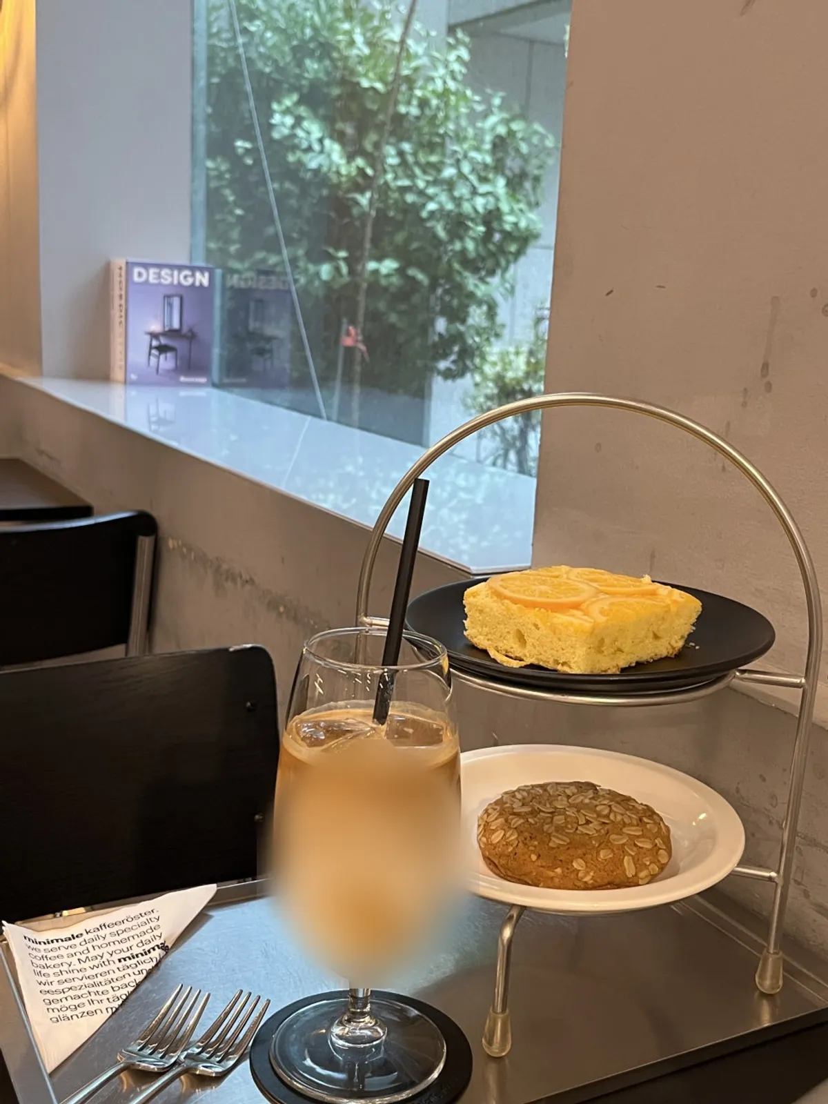 Table setting with Helsinki latte and dessert set