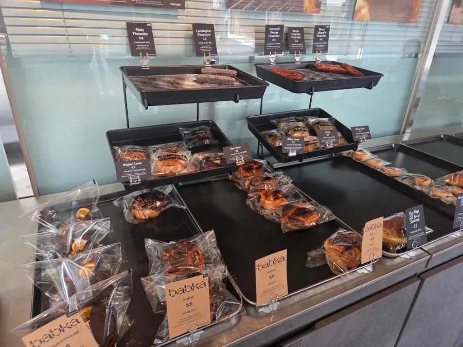 Bakery showcase display at Minimale
