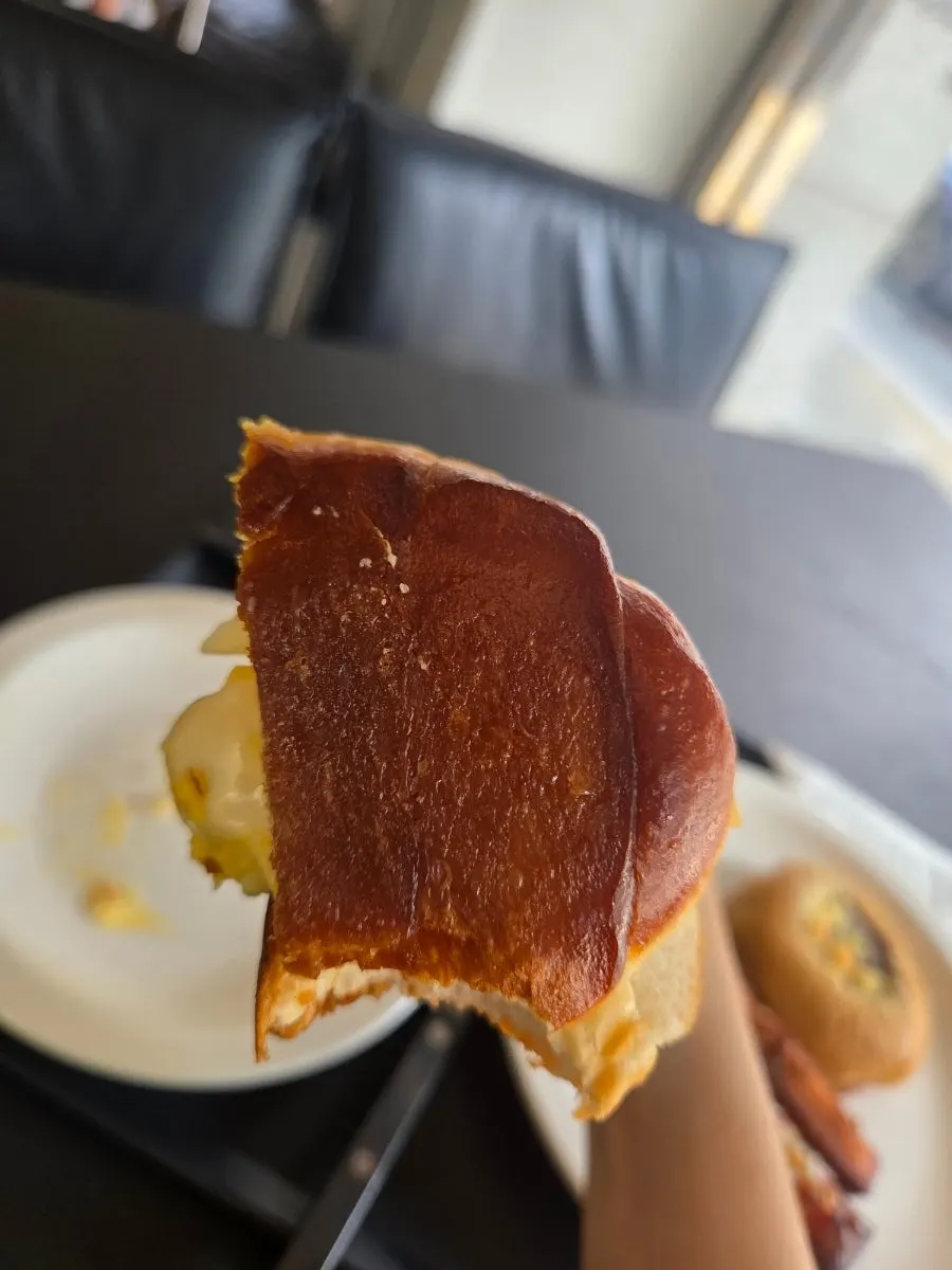 Crispy bottom of the salt bread sandwich